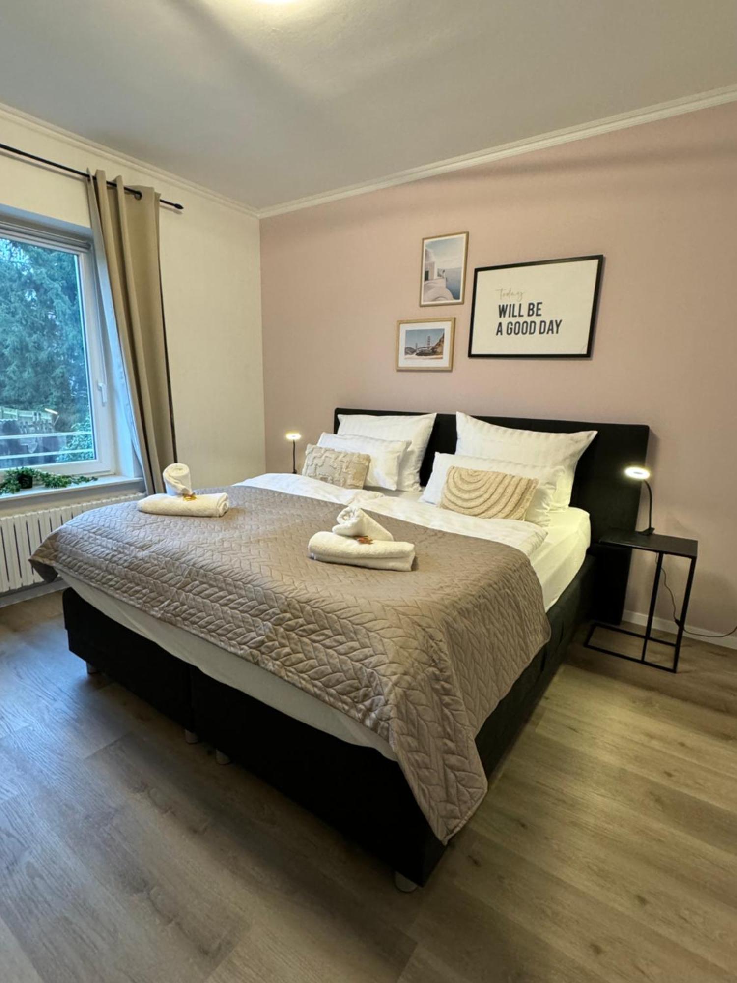 Haus Mit Garten - Kingbett - Wifi - Parkplatz Эссен Экстерьер фото
