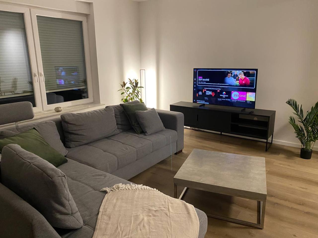 Haus Mit Garten - Kingbett - Wifi - Parkplatz Эссен Экстерьер фото